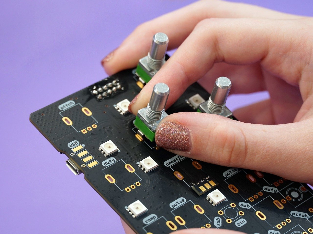 ¿Qué tecnologías de soldadura se utilizan para soldar los componentes en la tarjeta electrónica?