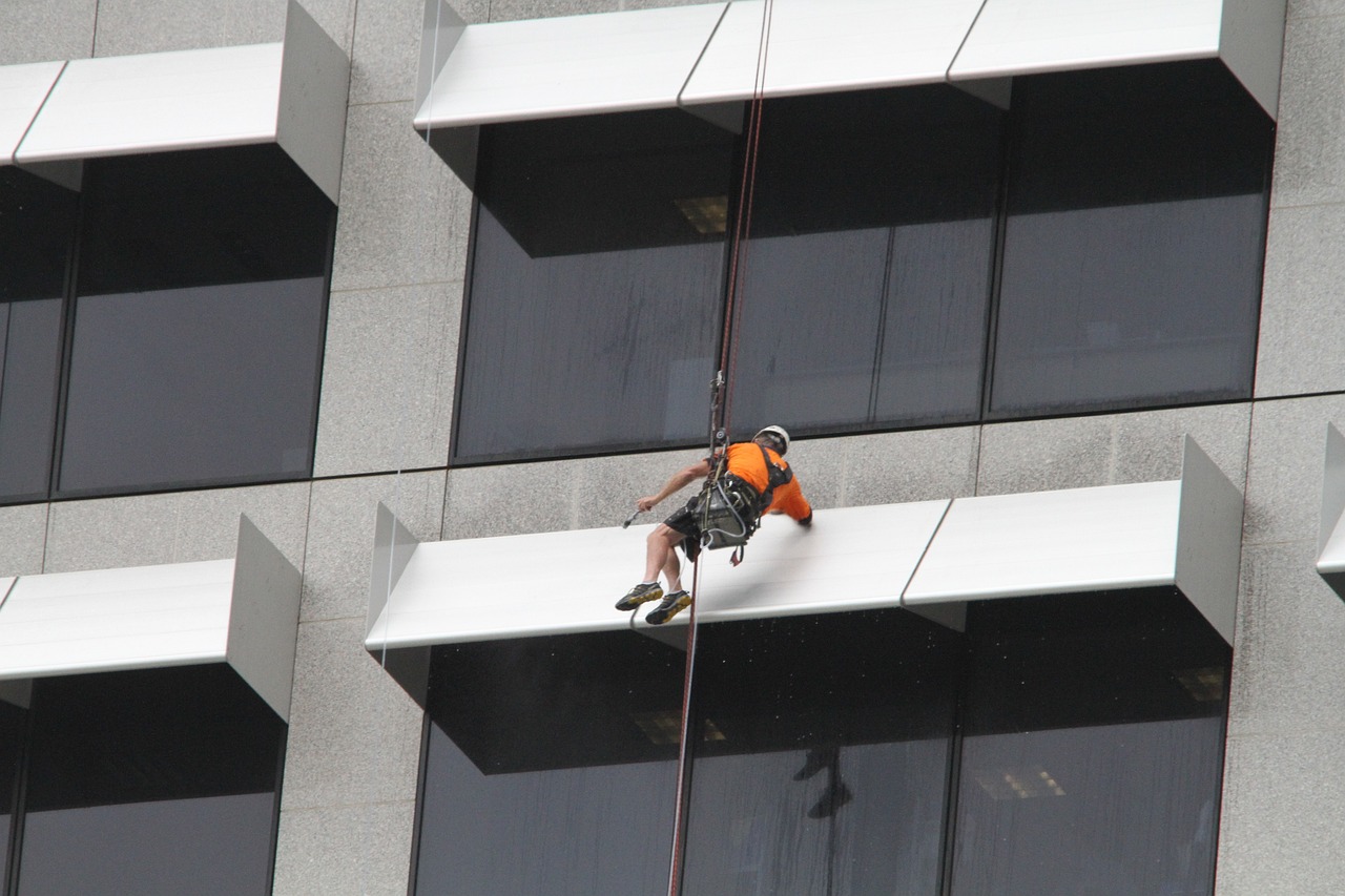 ¿Cómo hacer un limpiacristales con amoniaco?